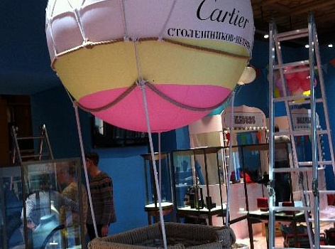 Воздушный шар с корзиной для фотозоны