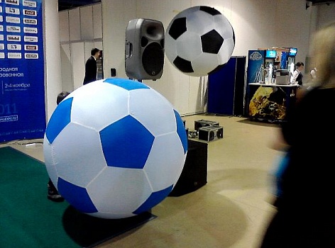 Большие футбольные мячи для оформления