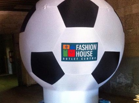 Рекламная тумба "Футбольный Мяч На Опоре".Высота 3 м.