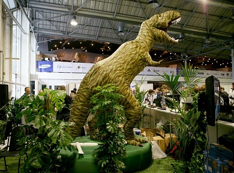 Надувная фигура "Динозавр" (высота 4 м) для компьютерной выставки