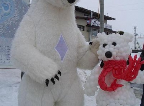 Надувной костюм "Белый Медведь" меховой ,высота 3 м